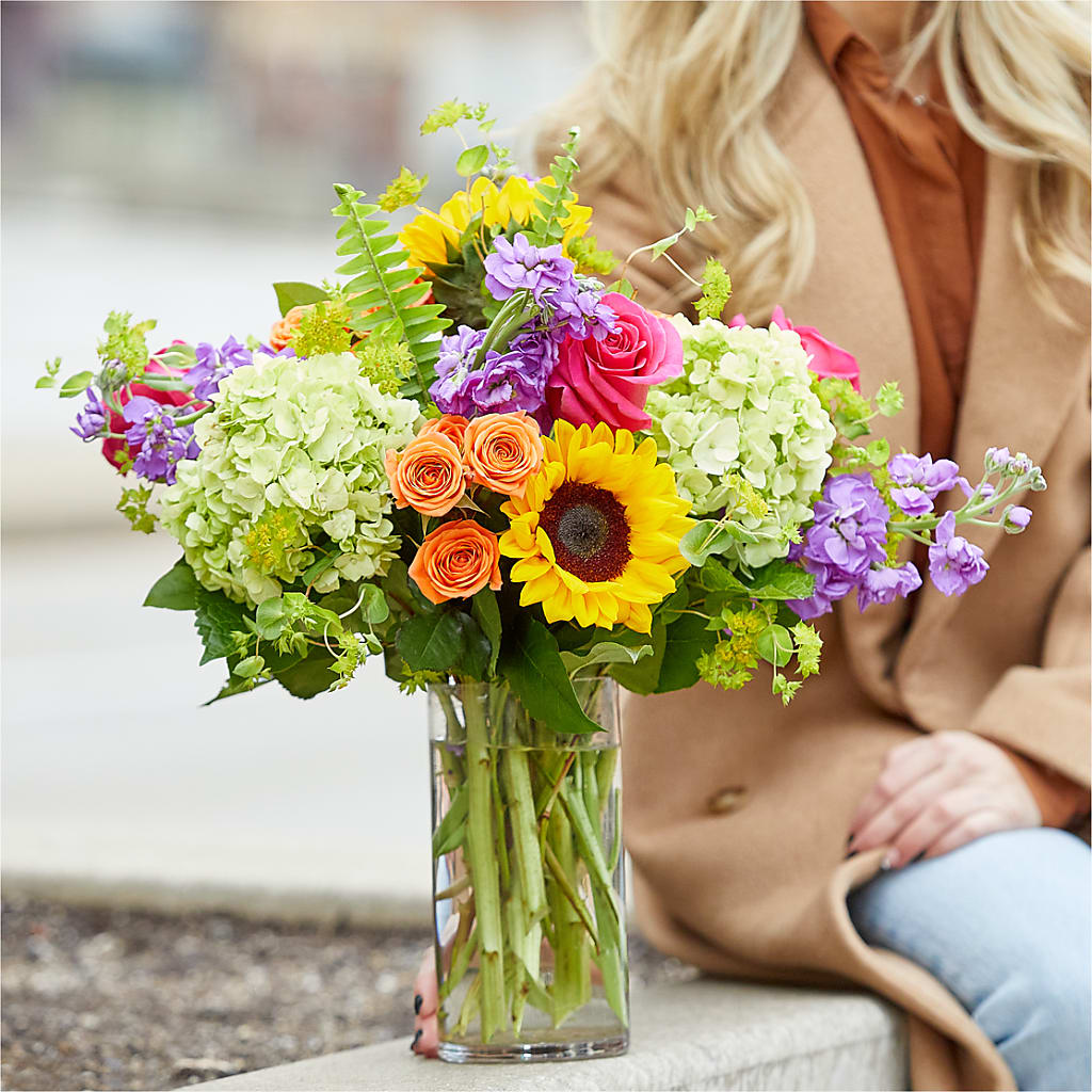 Vibrant Greetings Bouquet –  Nextdayflowers.net, Tontitown AR